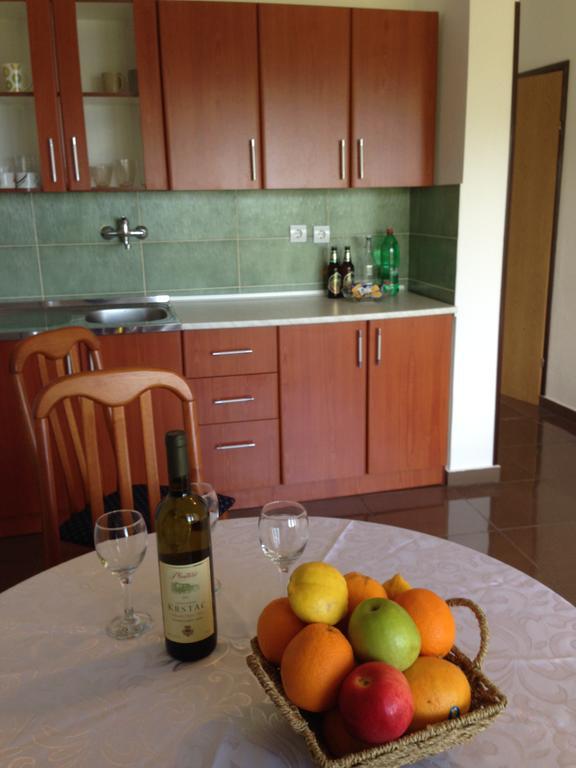 Apartmani Lazarevic Луштица Экстерьер фото
