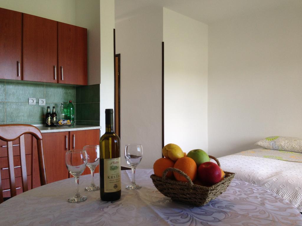 Apartmani Lazarevic Луштица Экстерьер фото